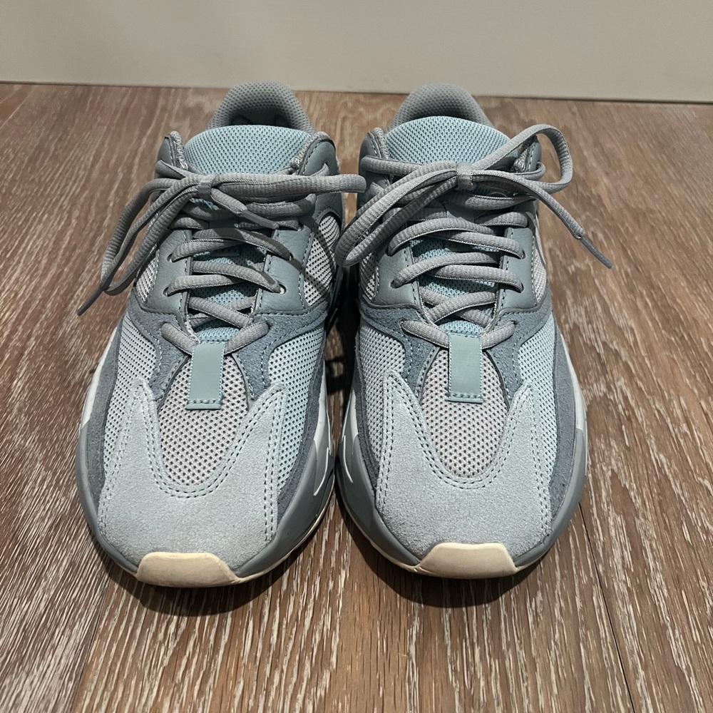 Yeezy Boost 700 Inertia - Picture 2 of 4